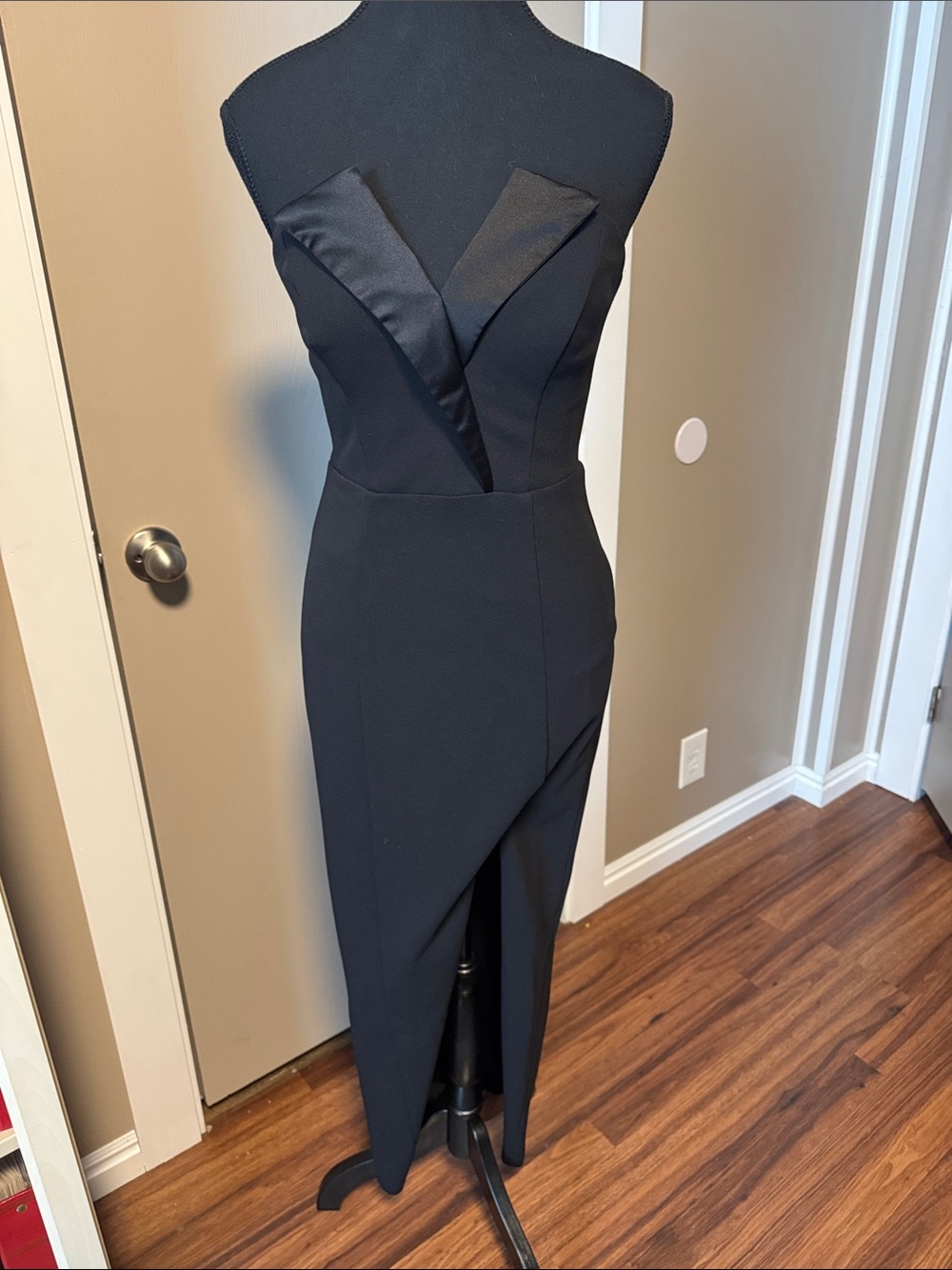 Betsy & Adam Strapless Black Satin-Trim Sheath Dress